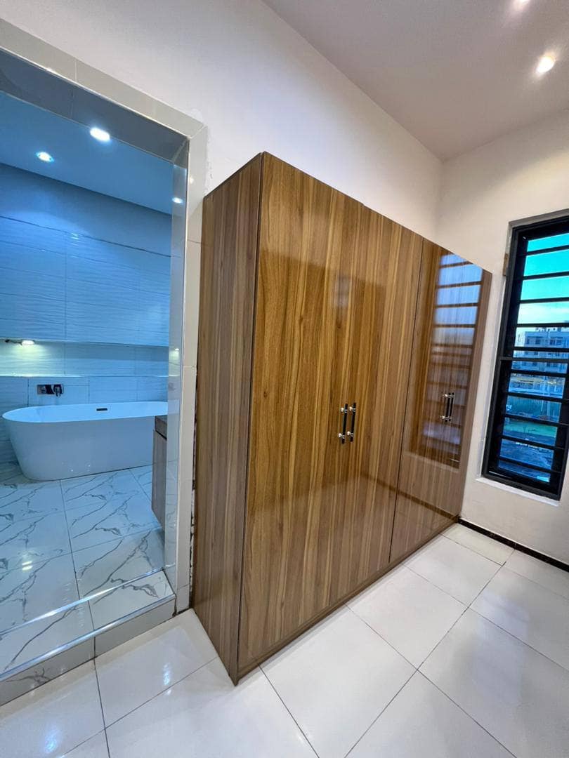 photo_5891131689461812007_y