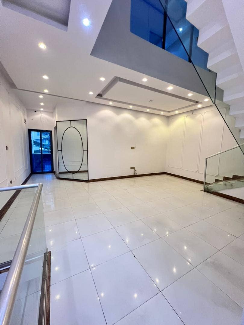 photo_5891131689461812008_y