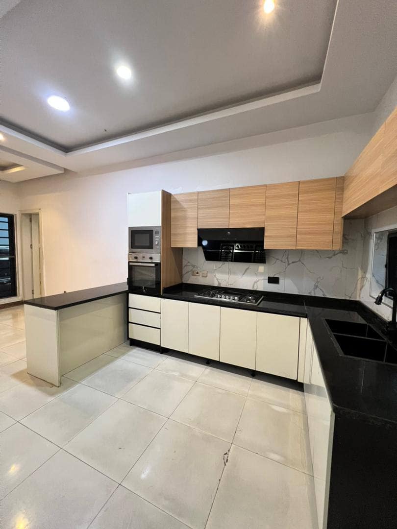 photo_5891131689461812009_y