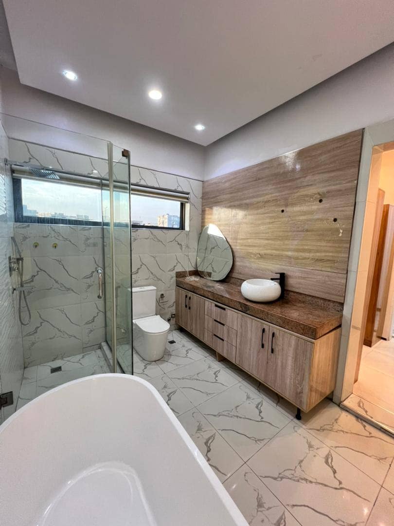 photo_5891131689461812010_y