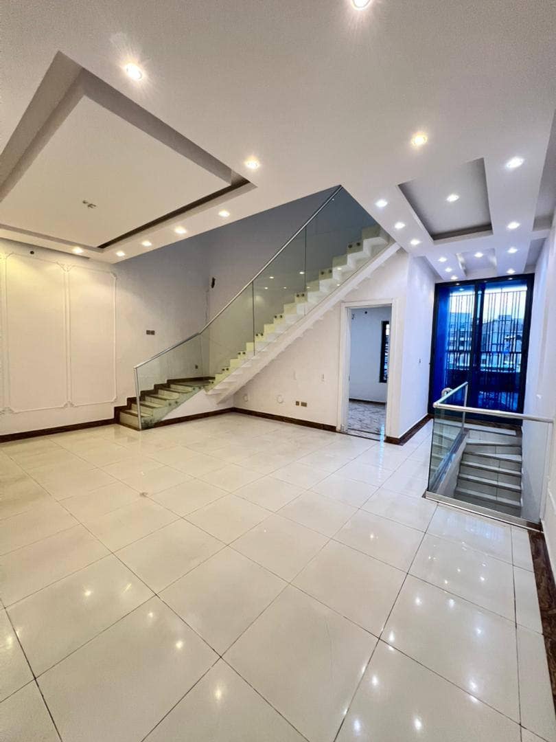 photo_5891131689461812013_y