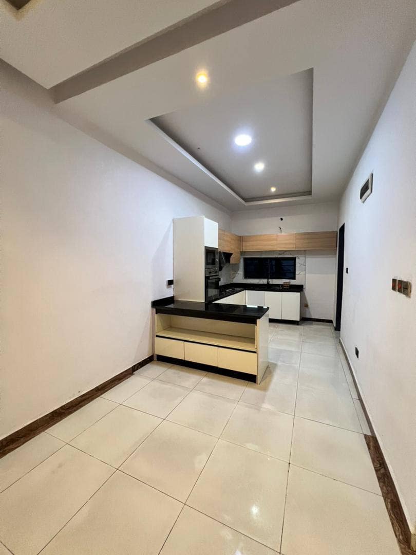 photo_5891131689461812014_y