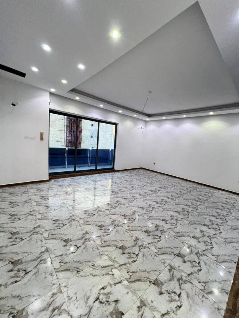 photo_5891131689461812016_y