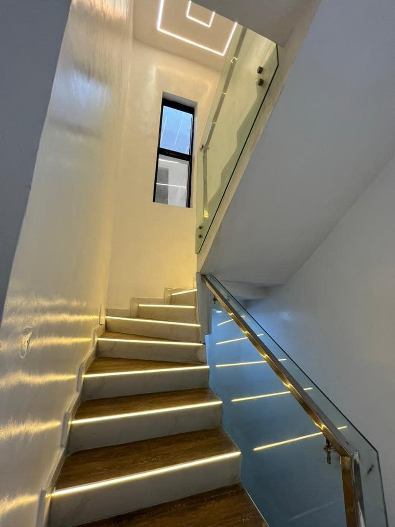 photo_5976809234680712330_y