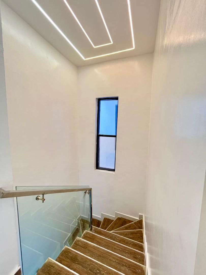 photo_5976809234680712346_y