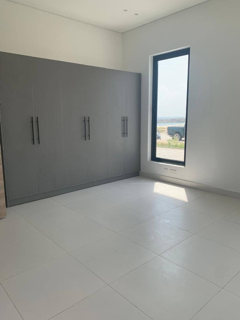 photo_5791839596130798864_y