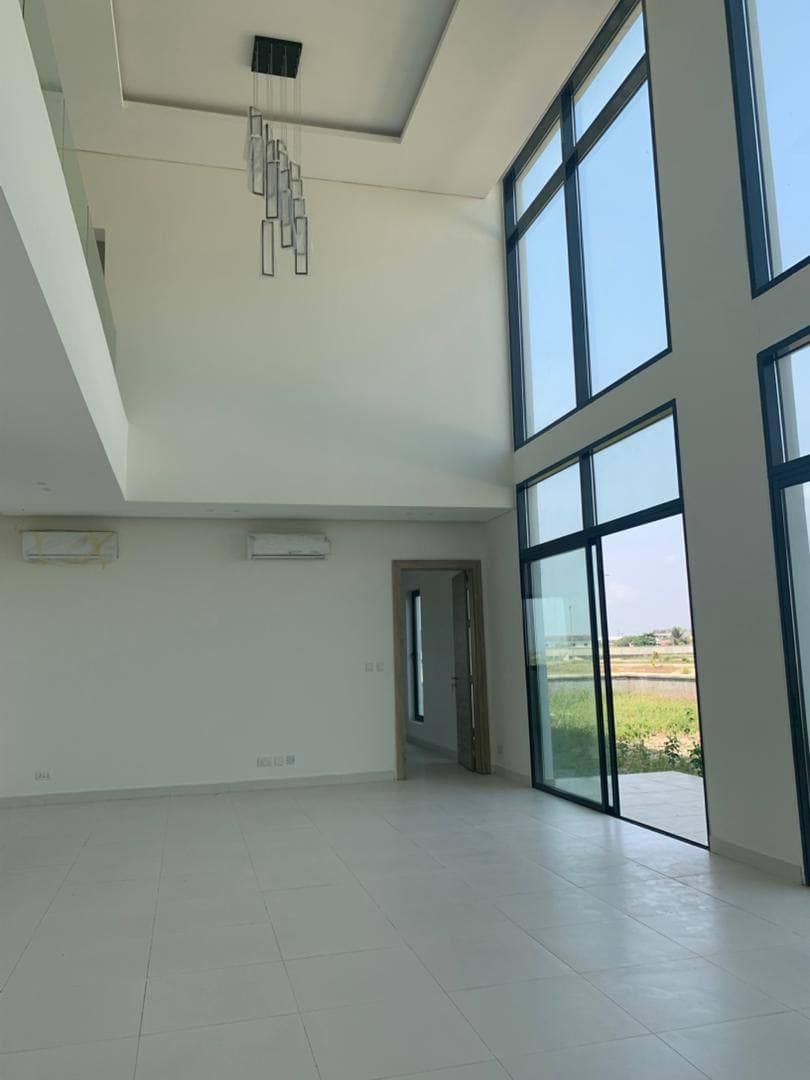 photo_5791839596130798865_y