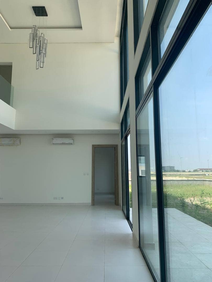 photo_5791839596130798874_y