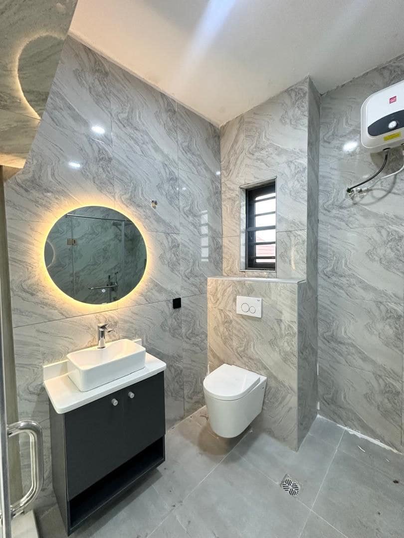 photo_5832315136000068707_y