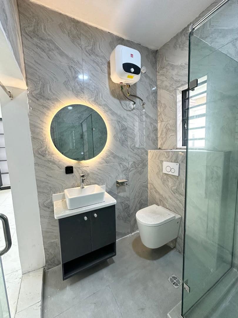 photo_5832315136000068715_y