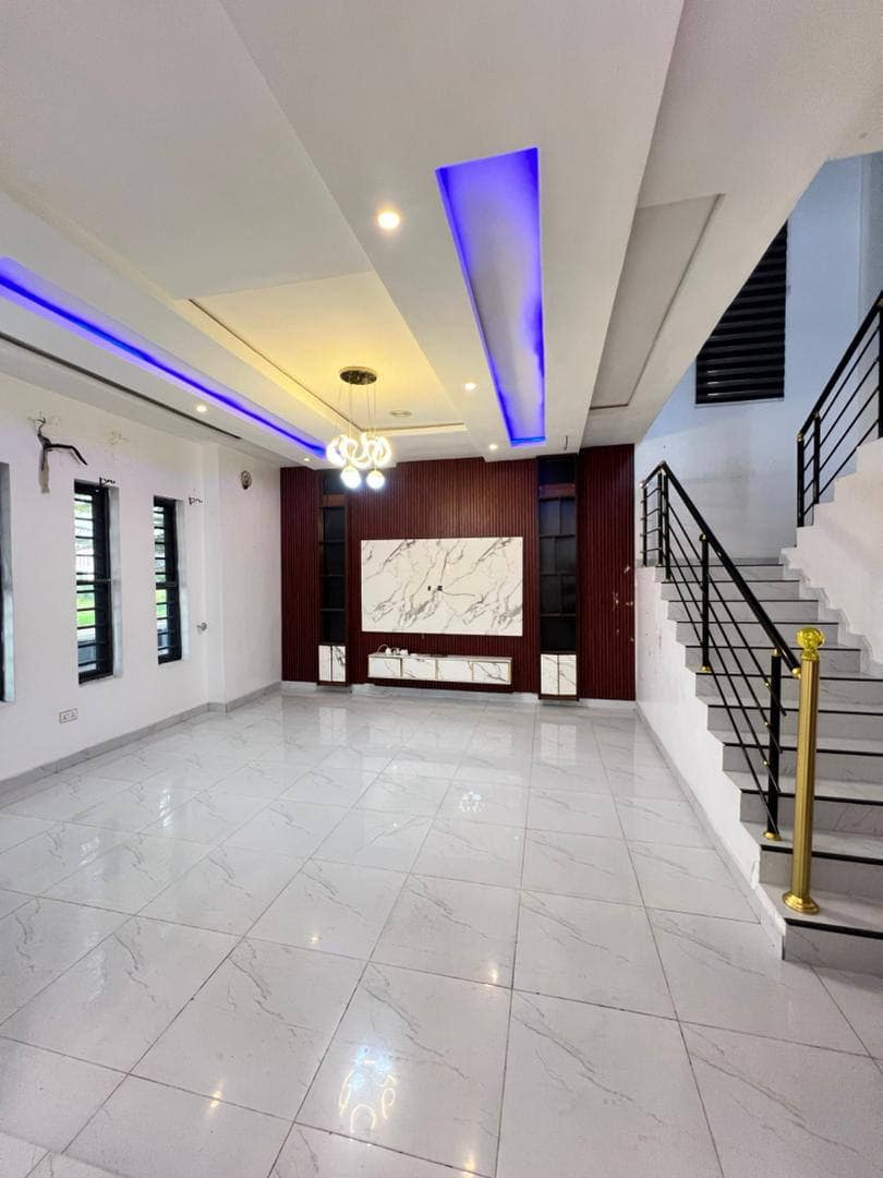 photo_5834617135391509797_y