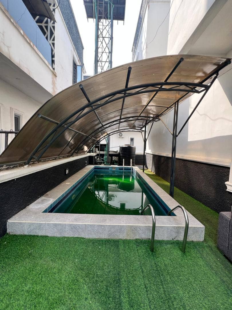 photo_5834617135391509803_y