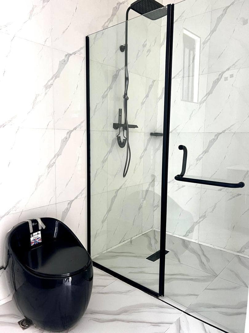 photo_5839398881395936620_y