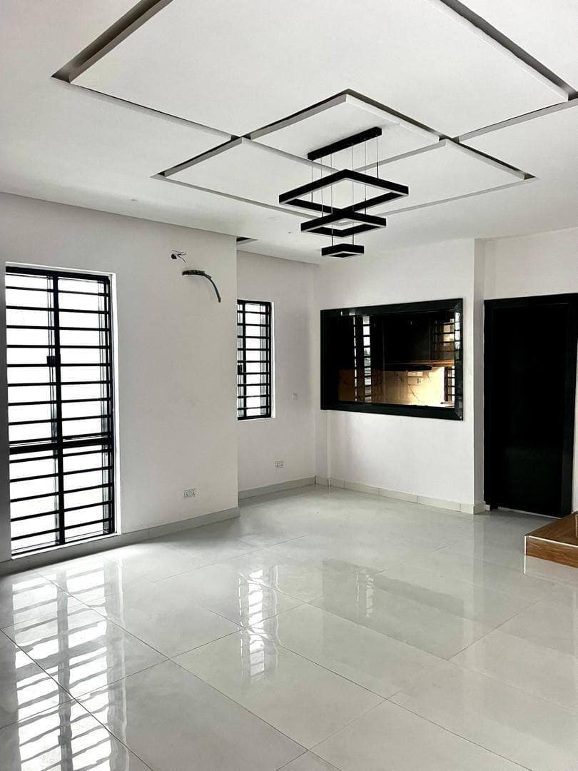 photo_5839398881395936624_y