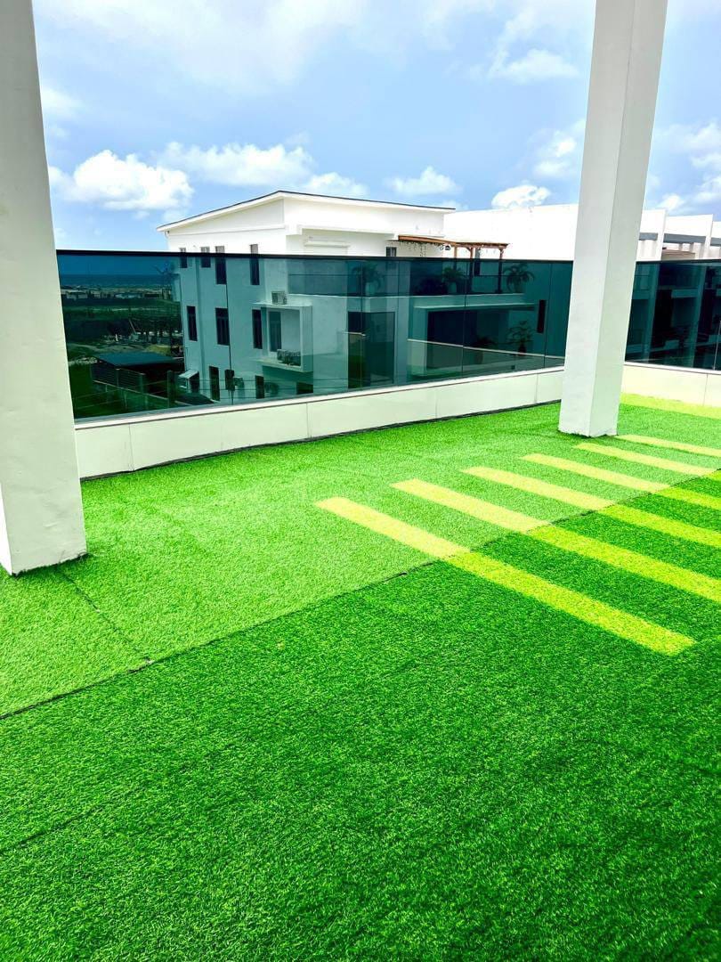 photo_5839398881395936627_y