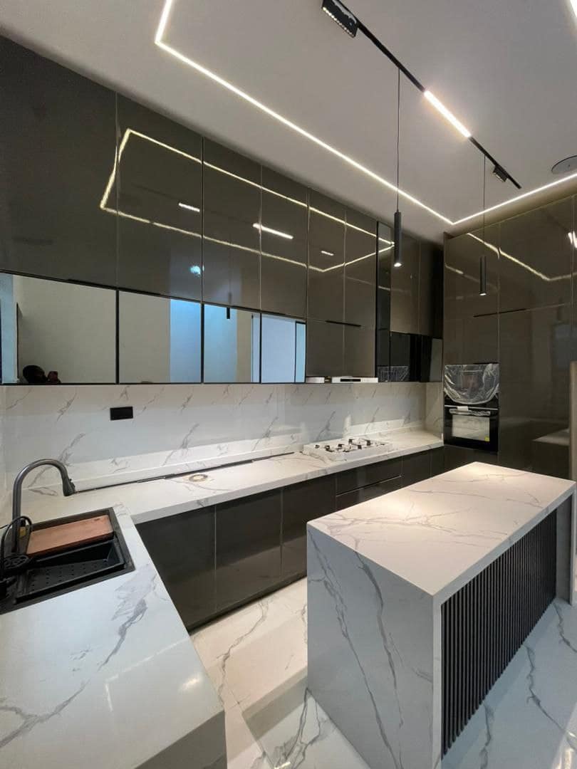 photo_5859469293634915565_y