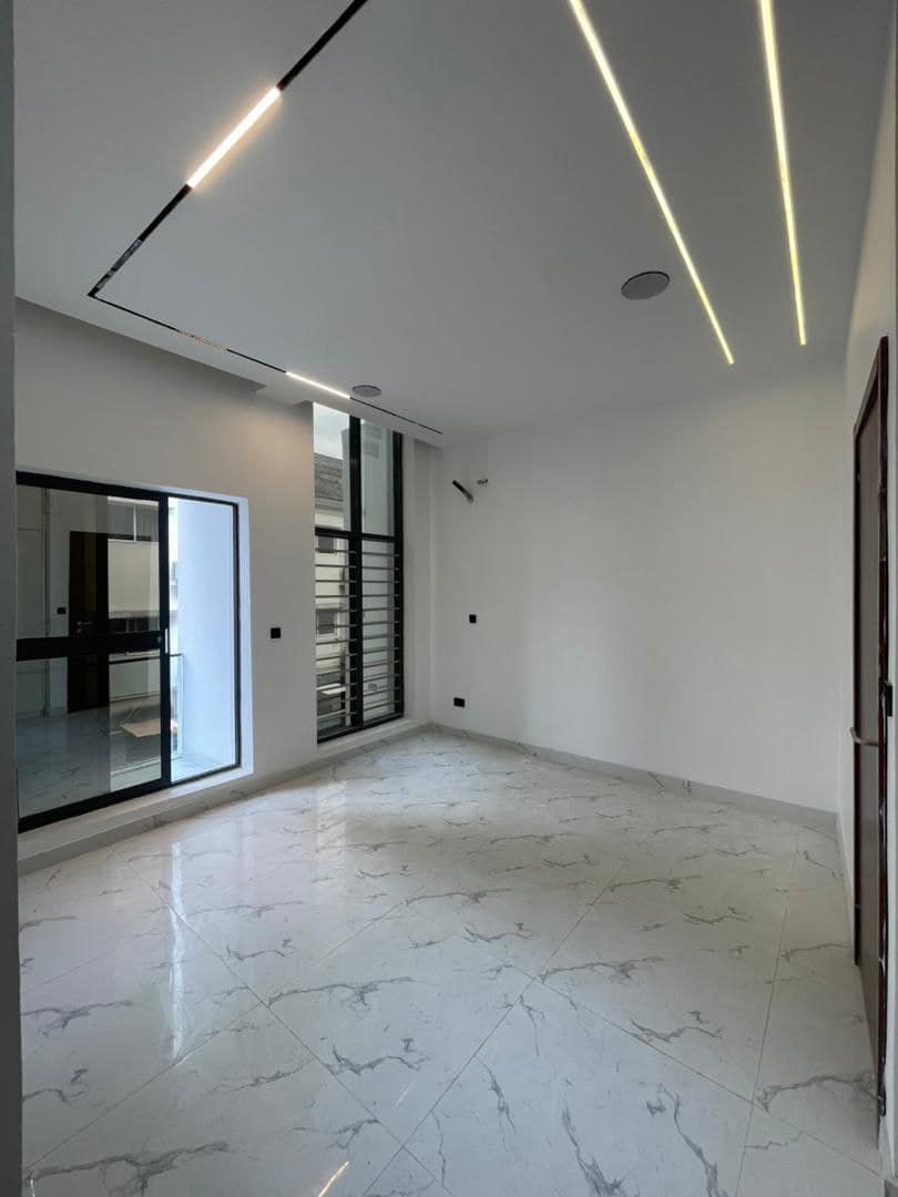 photo_5859469293634915568_y