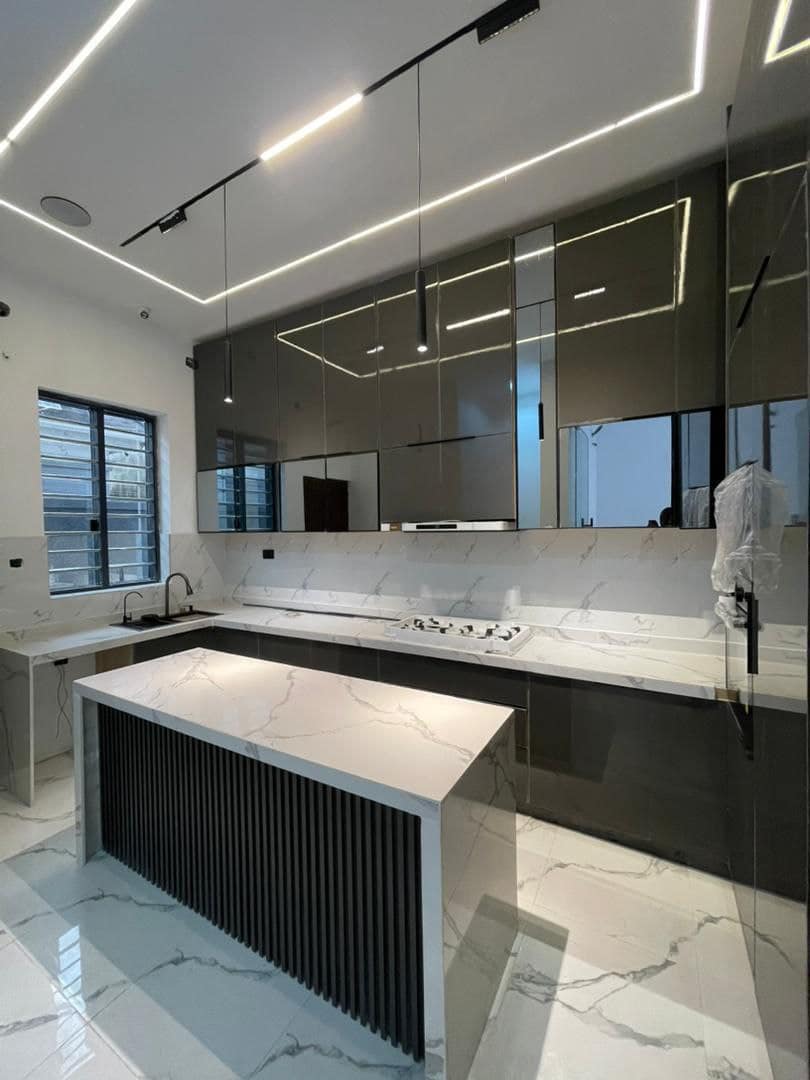 photo_5859469293634915569_y