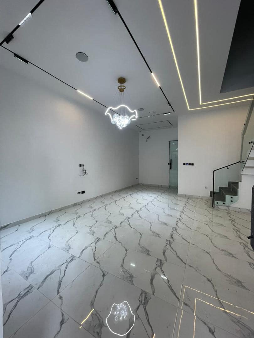 photo_5859469293634915571_y