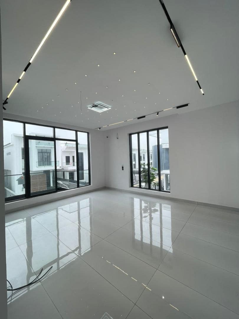 photo_5859469293634915585_y