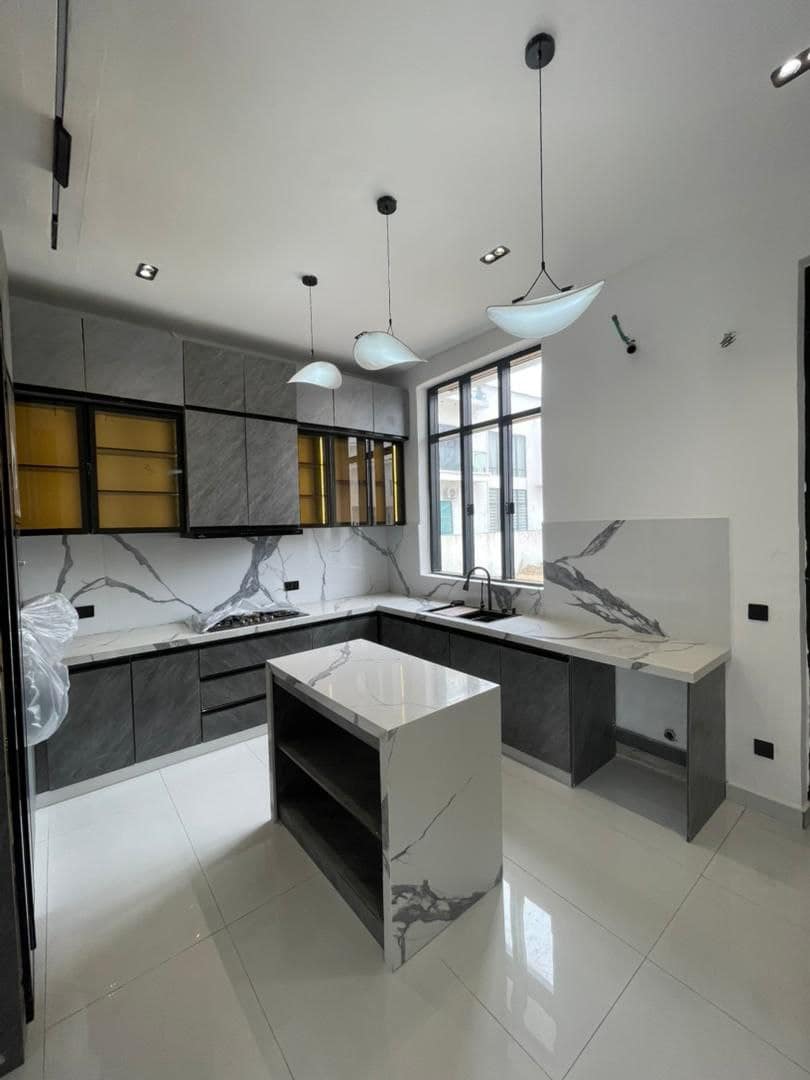 photo_5859469293634915586_y