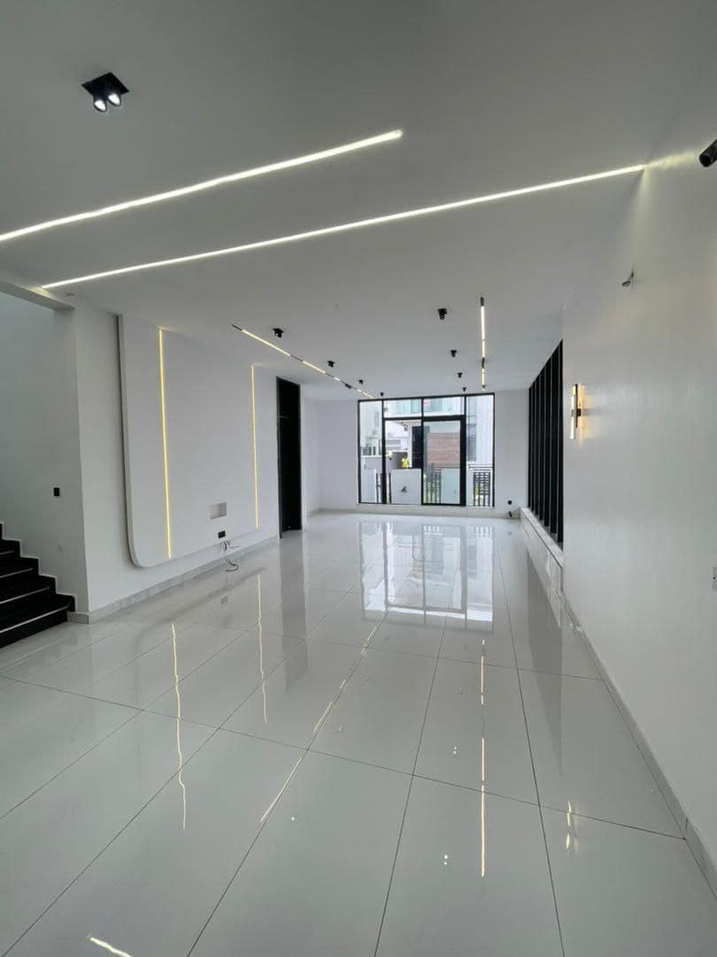 photo_5859469293634915593_y