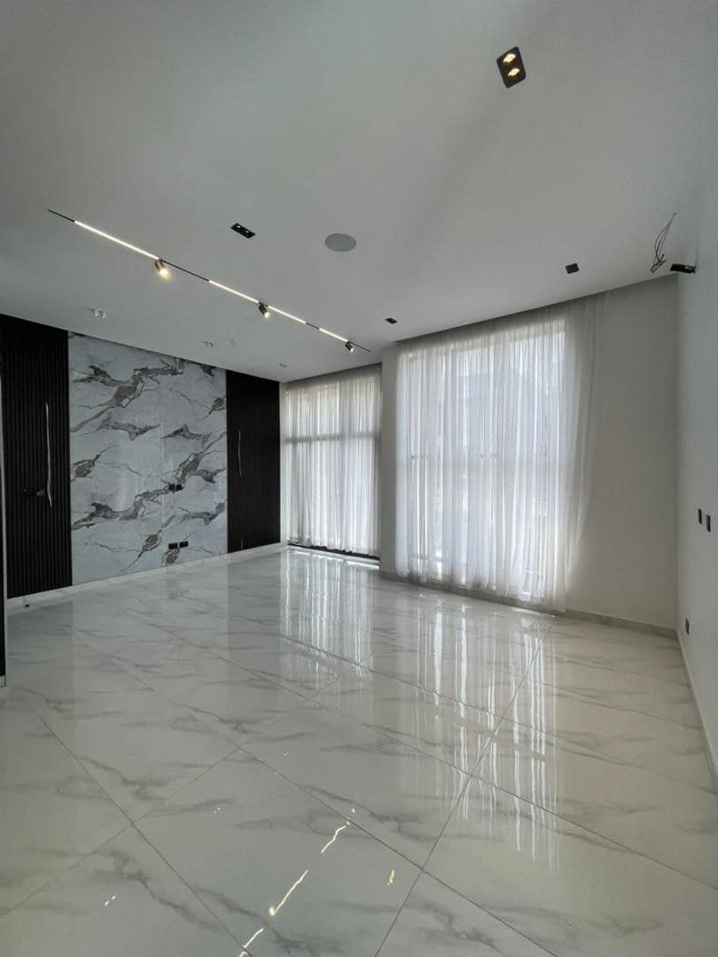 photo_5859469293634915602_y