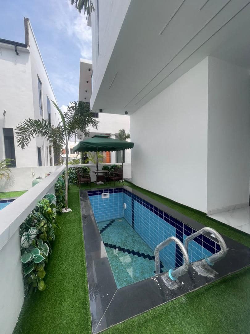 photo_5859469293634915603_y