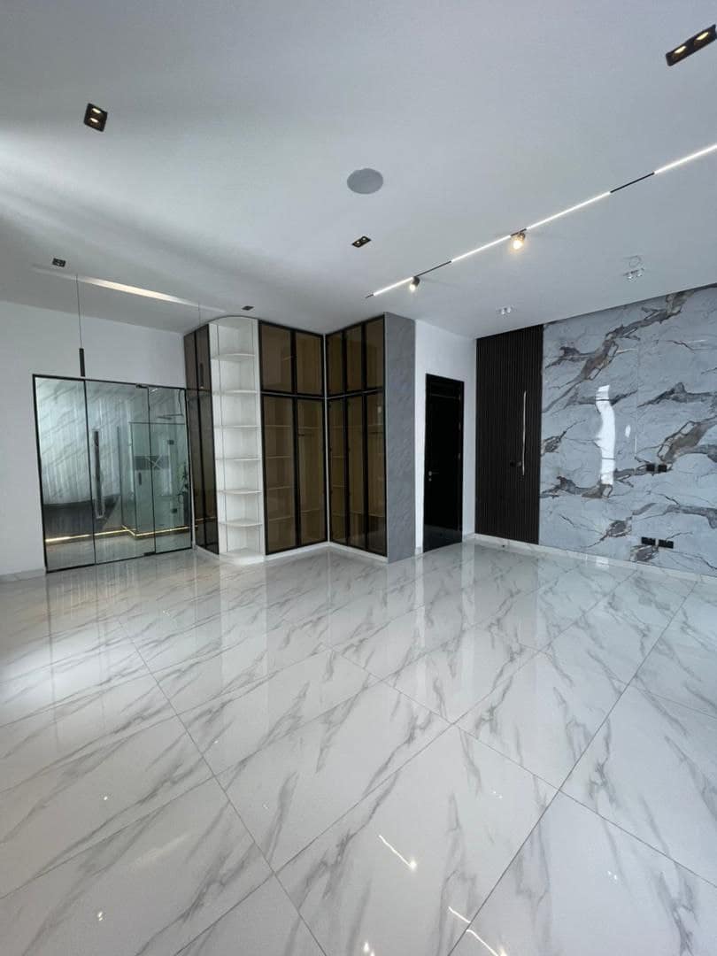 photo_5859469293634915605_y