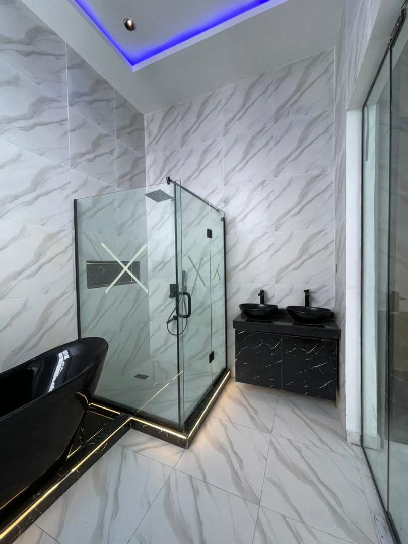 photo_5859469293634915606_y