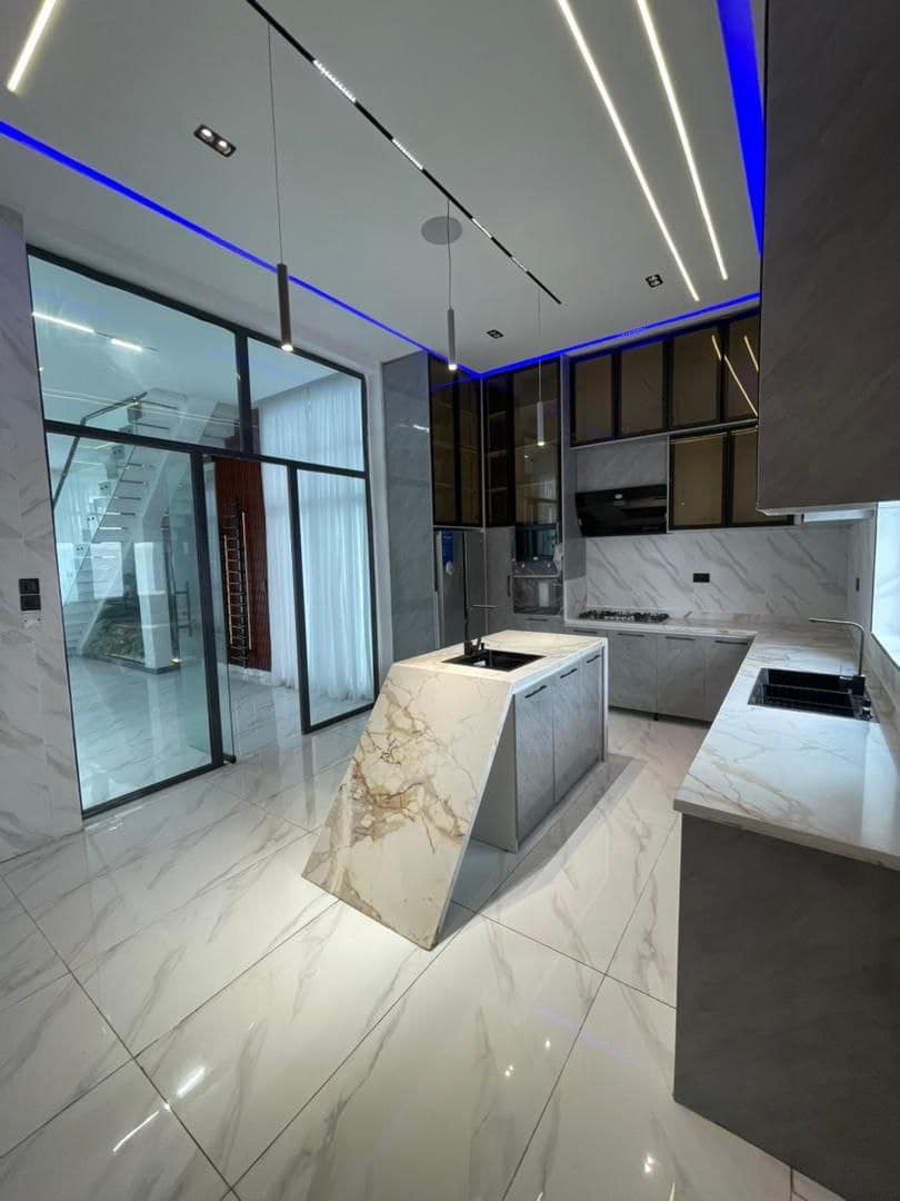 photo_5859469293634915608_y