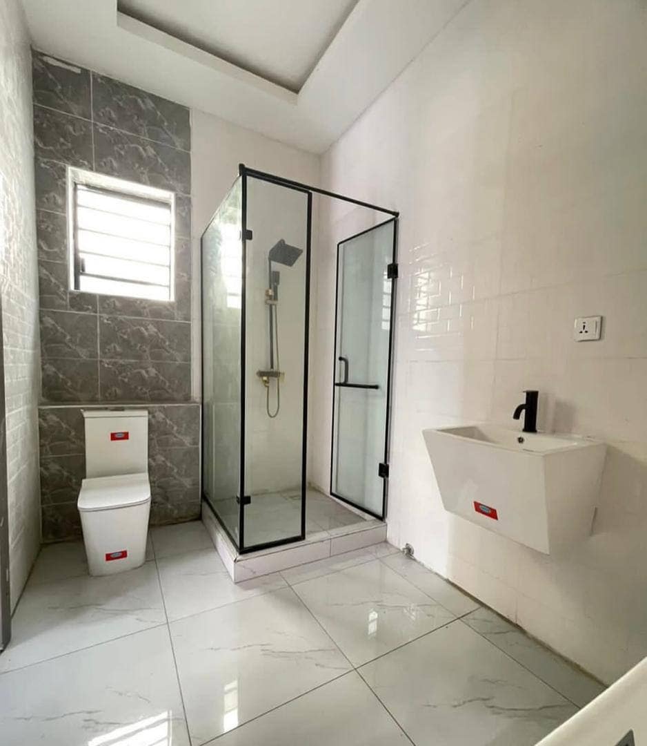 photo_5834896273906011199_y