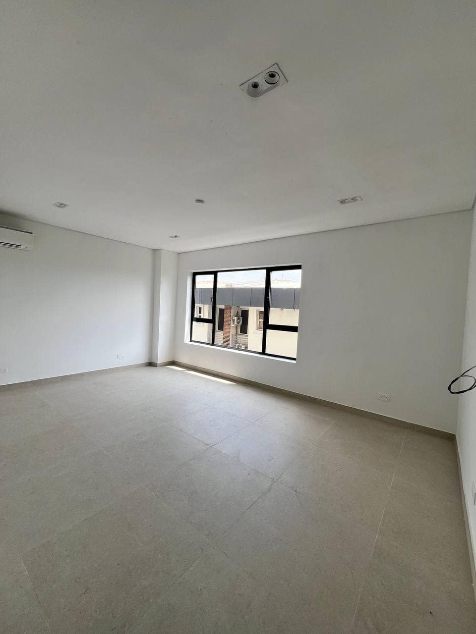 photo_5766994670612319010_y