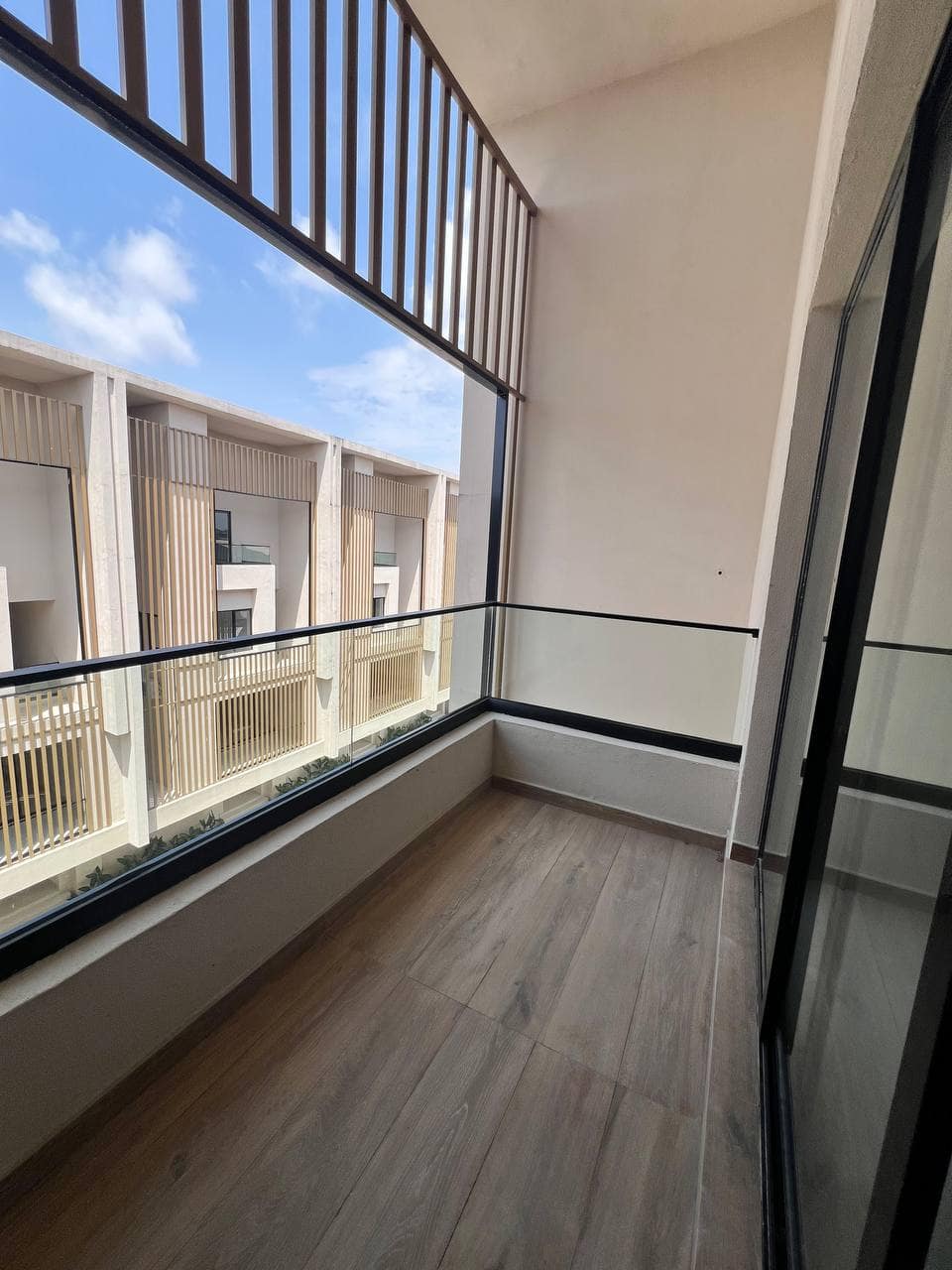 photo_5766994670612319013_y