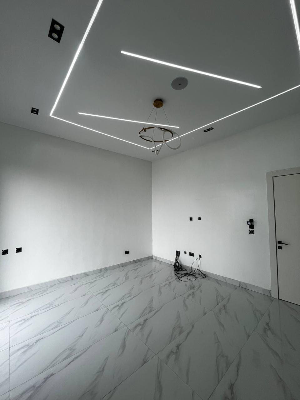 photo_5775919883236346902_y