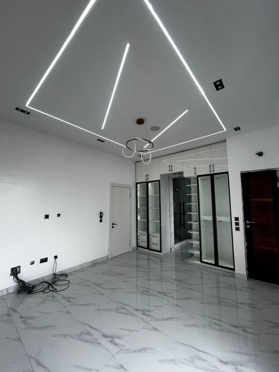 photo_5775919883236346903_y