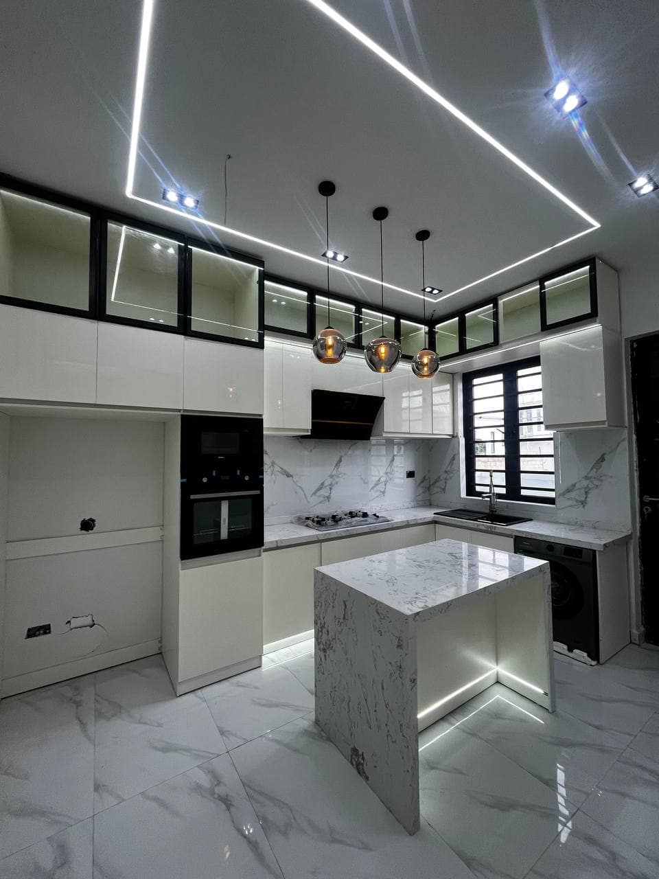 photo_5775919883236346905_y