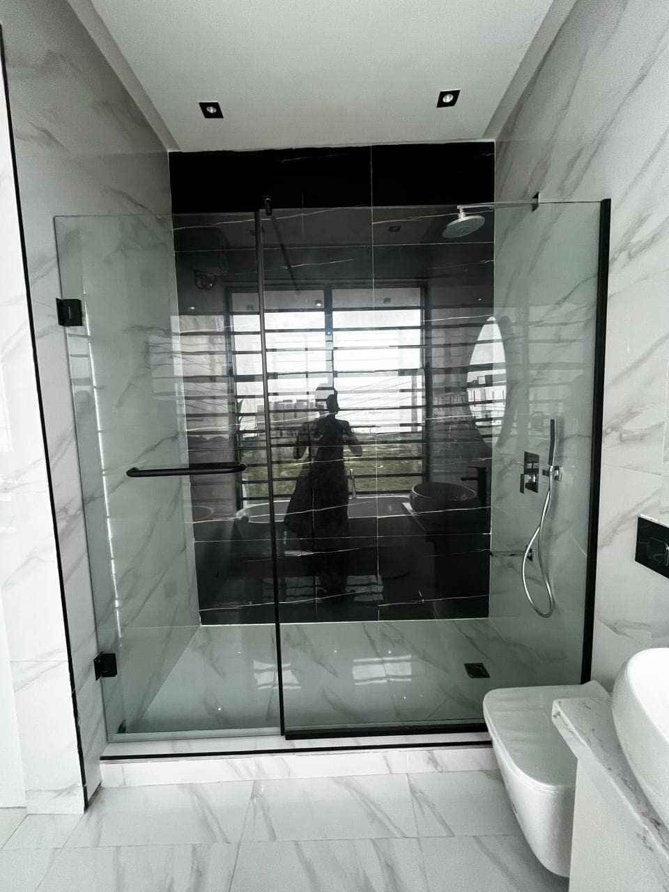 photo_5775919883236346906_y