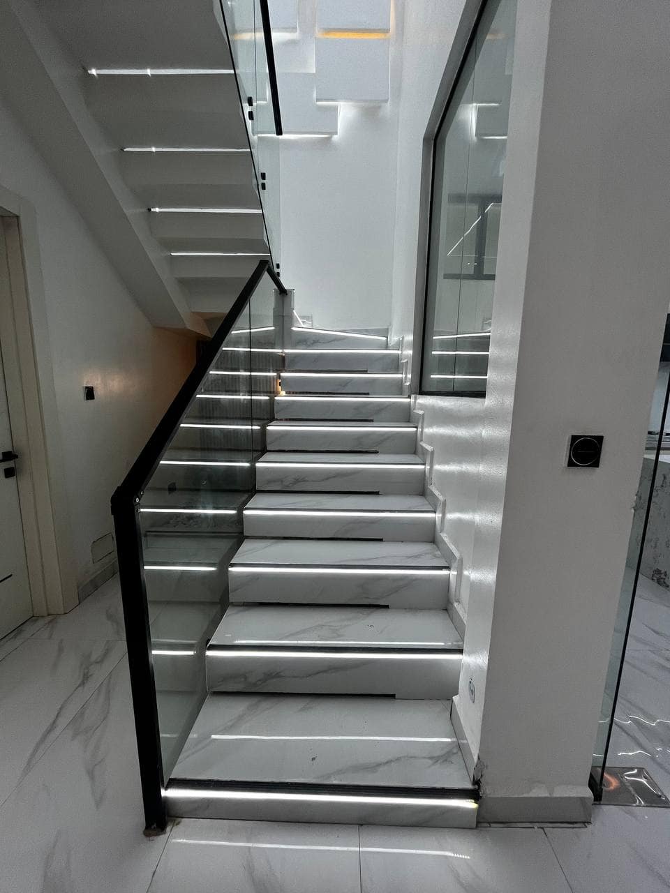 photo_5775919883236346907_y