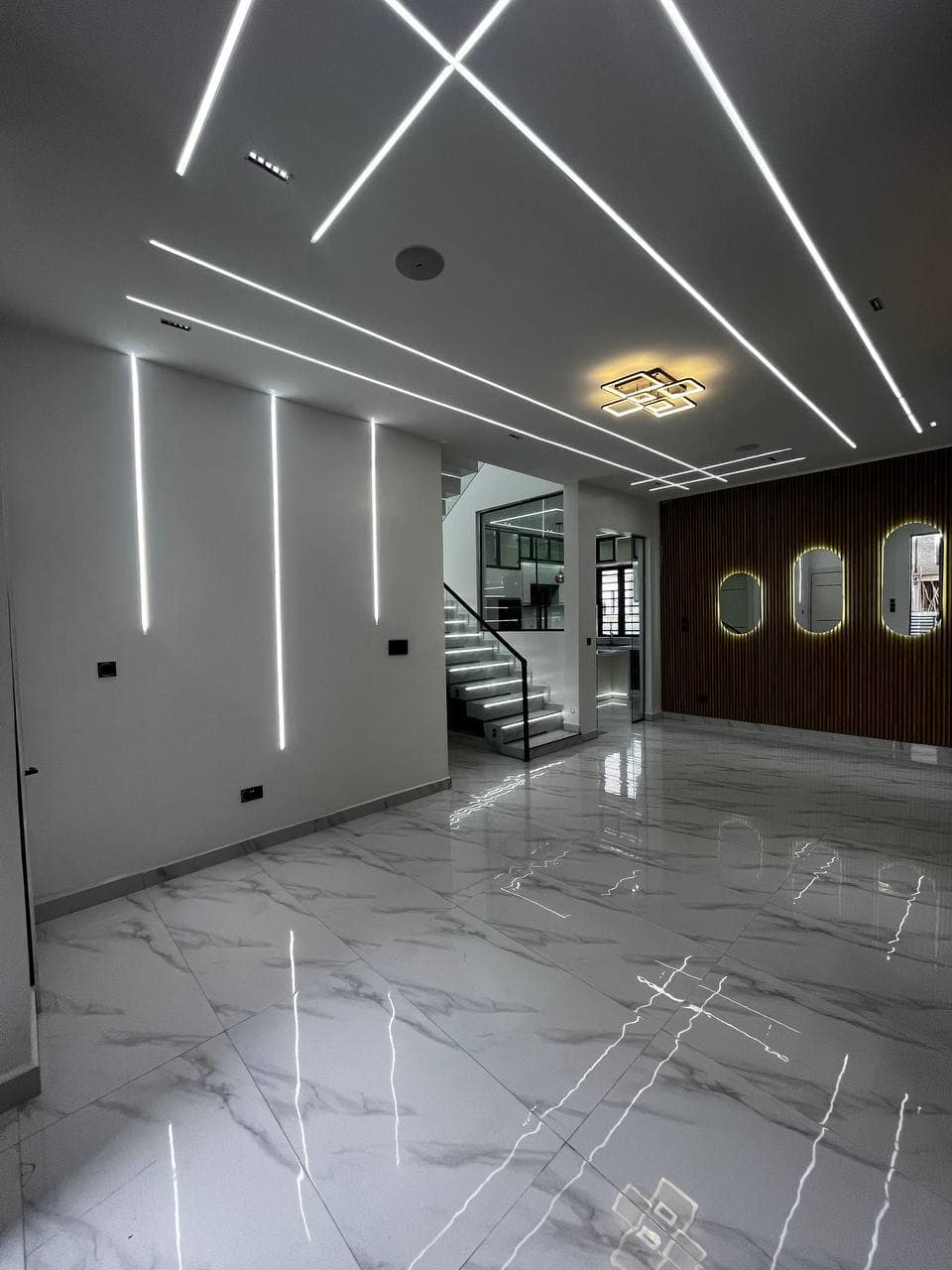 photo_5775919883236346910_y