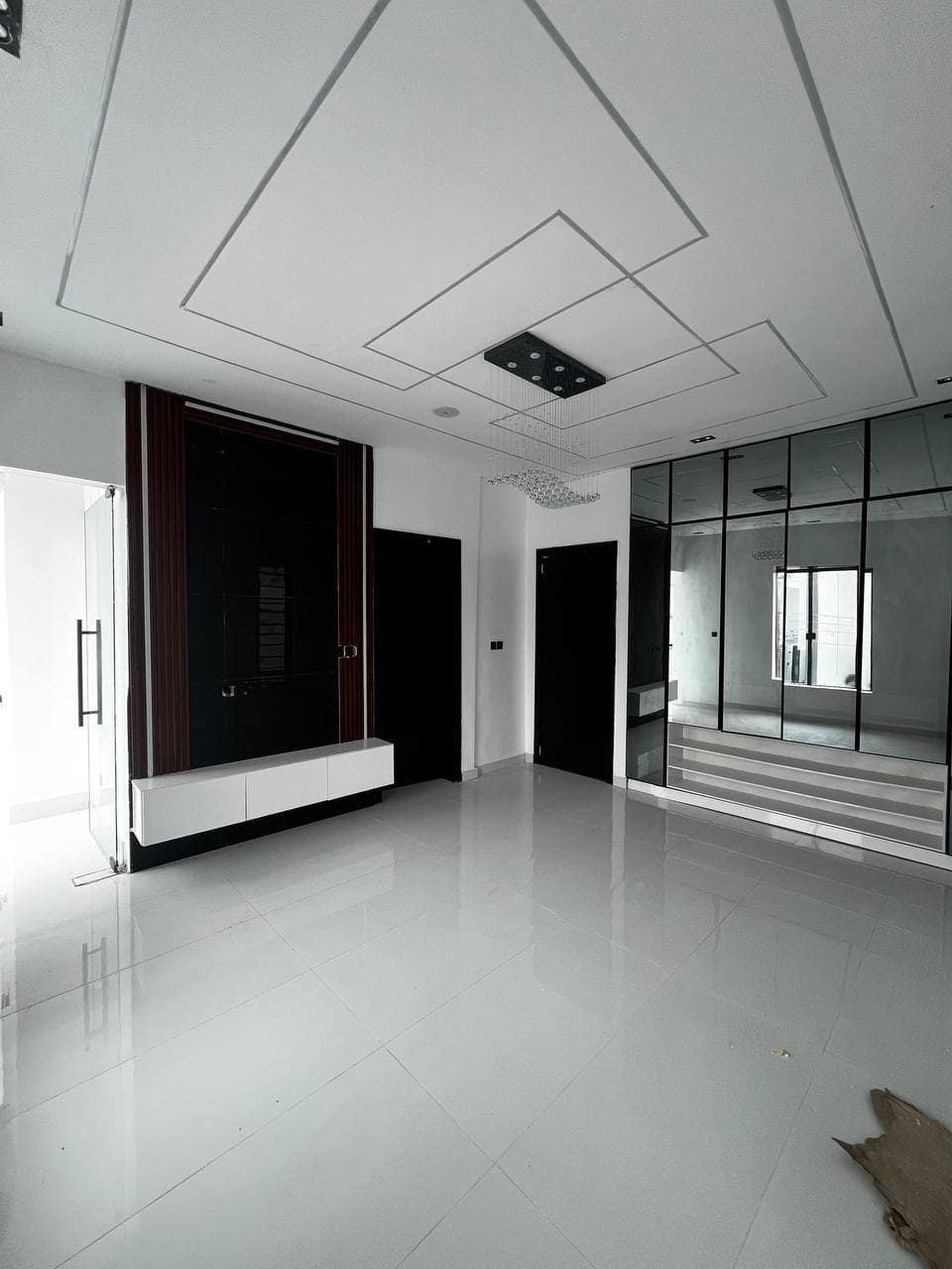 photo_5775919883236346917_y