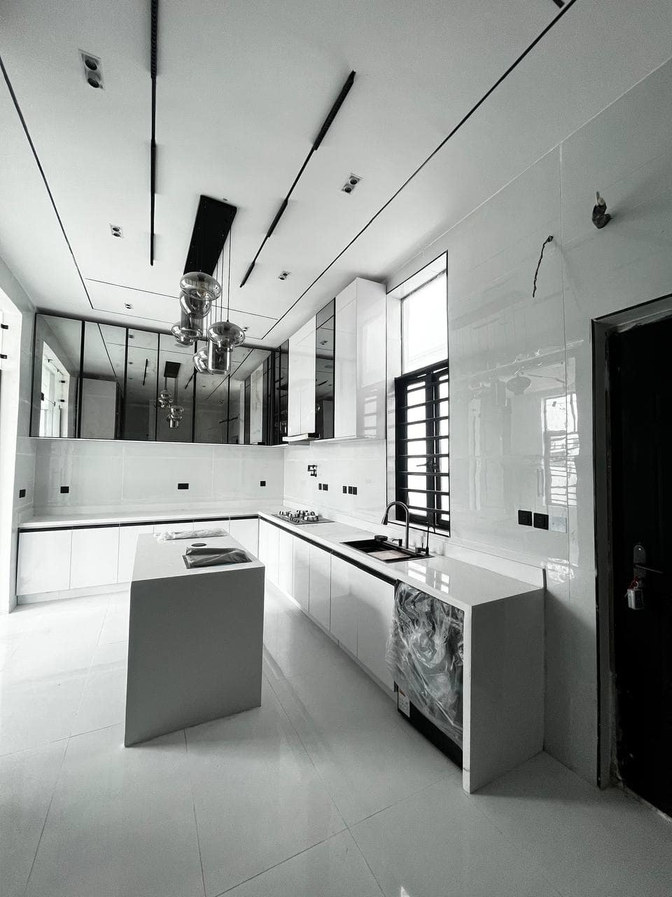 photo_5775919883236346935_y