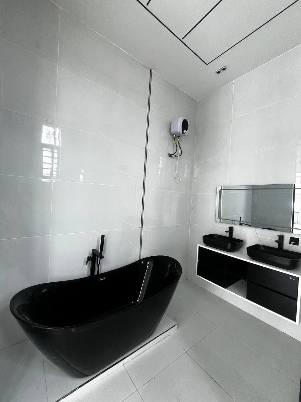 photo_5775919883236346941_y