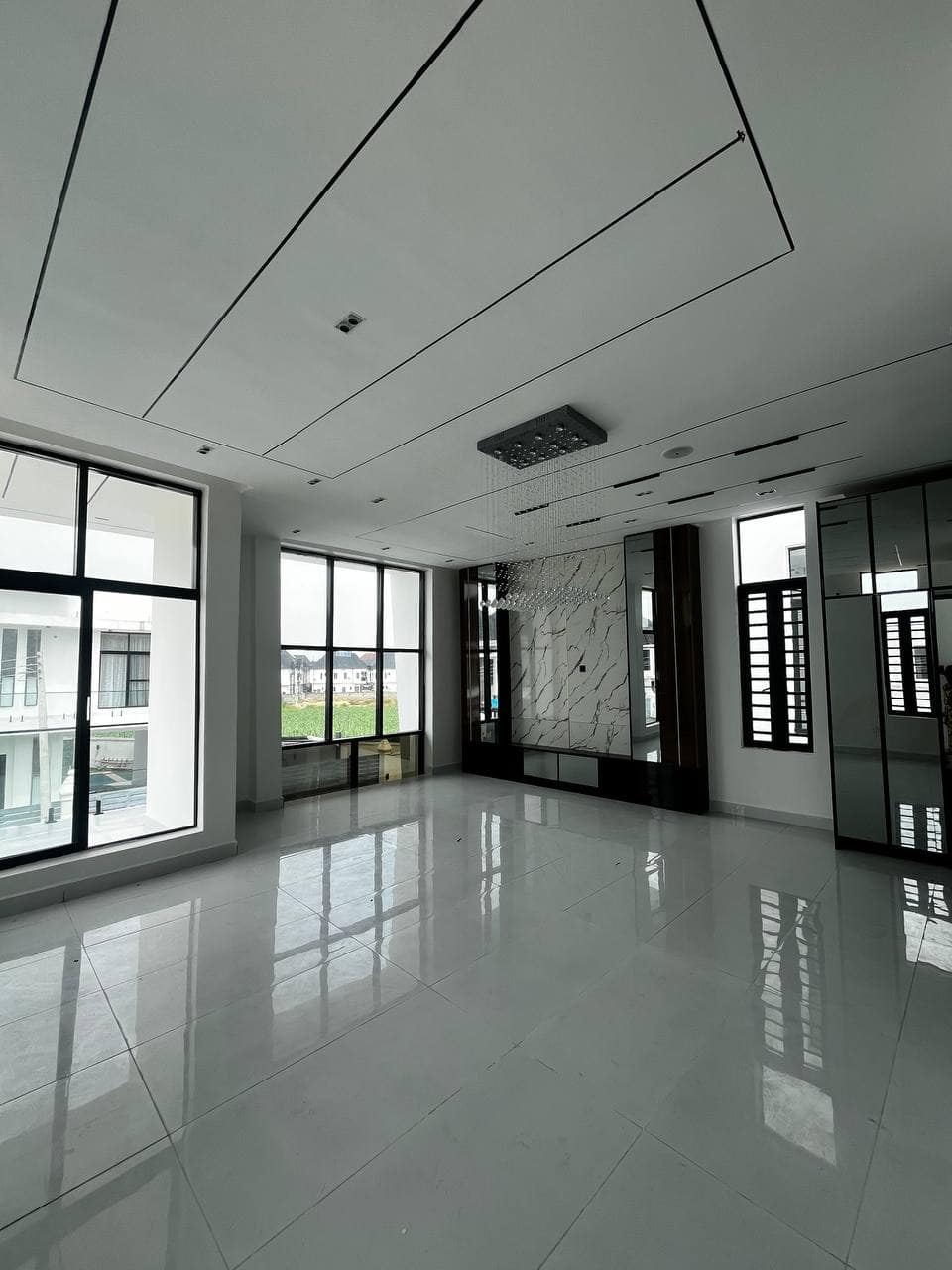 photo_5775919883236346943_y