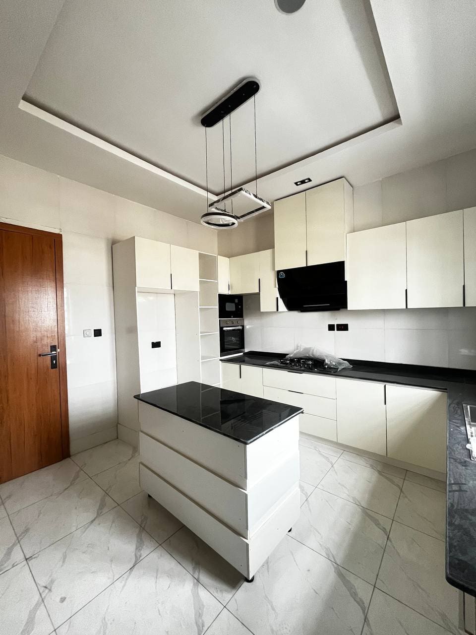 photo_5775919883236346955_y