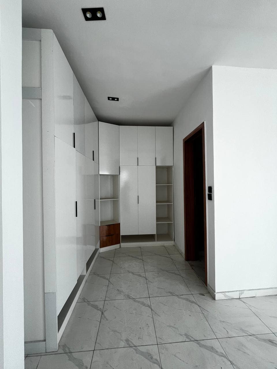 photo_5775919883236346959_y