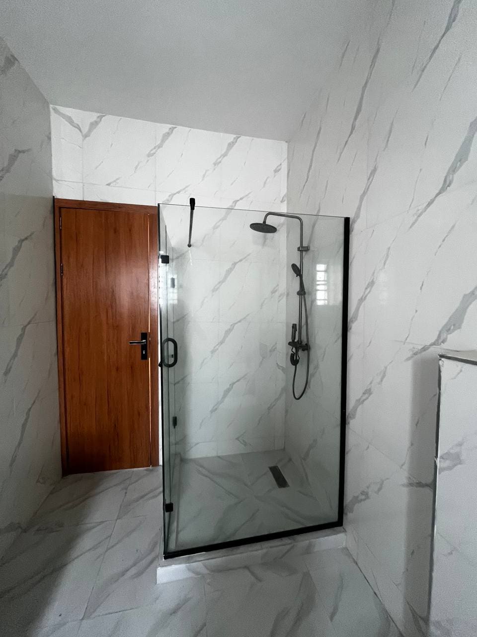 photo_5775919883236346961_y