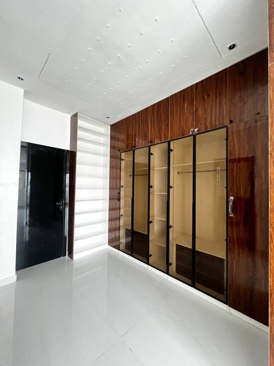 photo_5776125912817535751_y