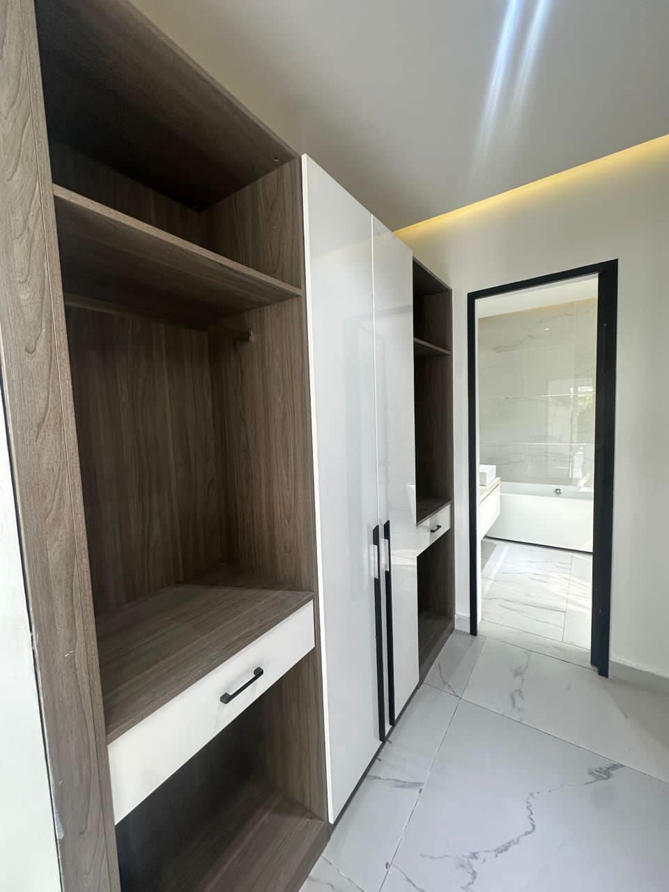 photo_5999241359237696531_y