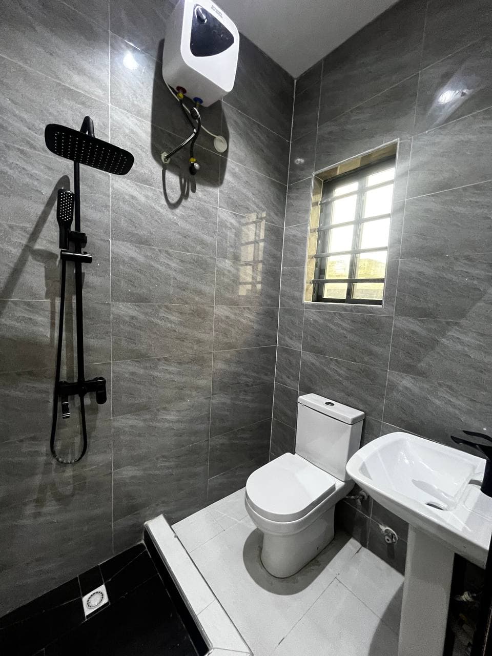 photo_6001493159051381585_y